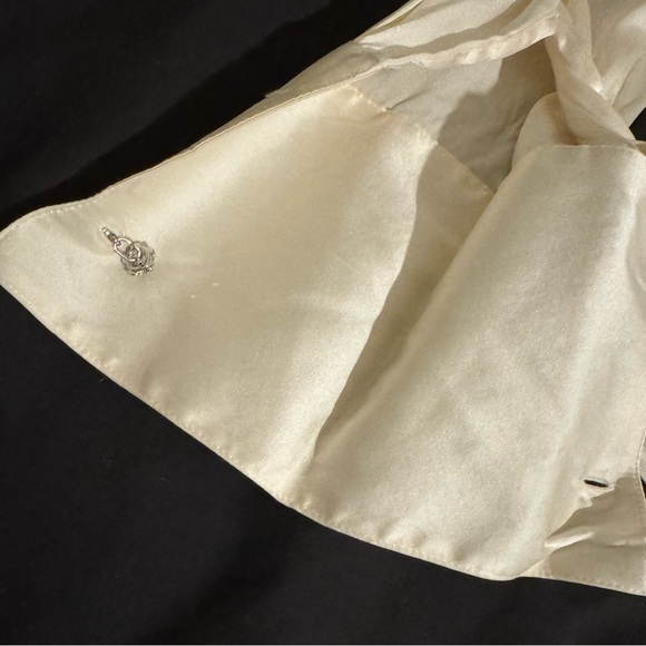 UNIQUE Vintage 80s Designer (Chanel i believe) Stretch Silk Charmeuse blouse - Picture 7 of 9